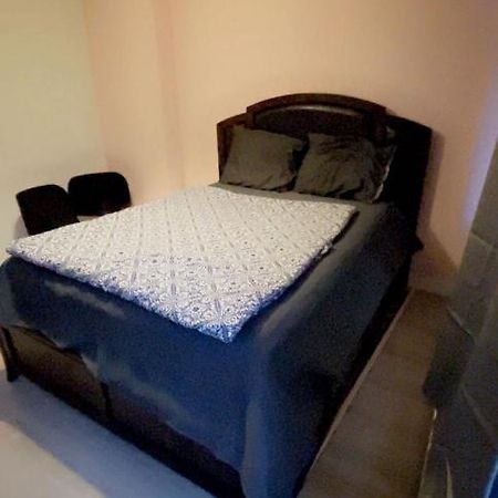 Private Double Bed Room Only With Balcony In Apartment Rotterdam Esterno foto
