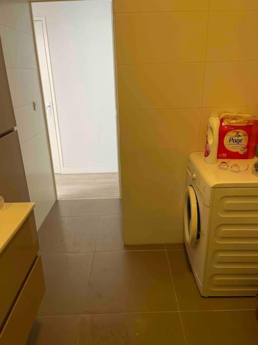 Private Double Bed Room Only With Balcony In Apartment Rotterdam Esterno foto
