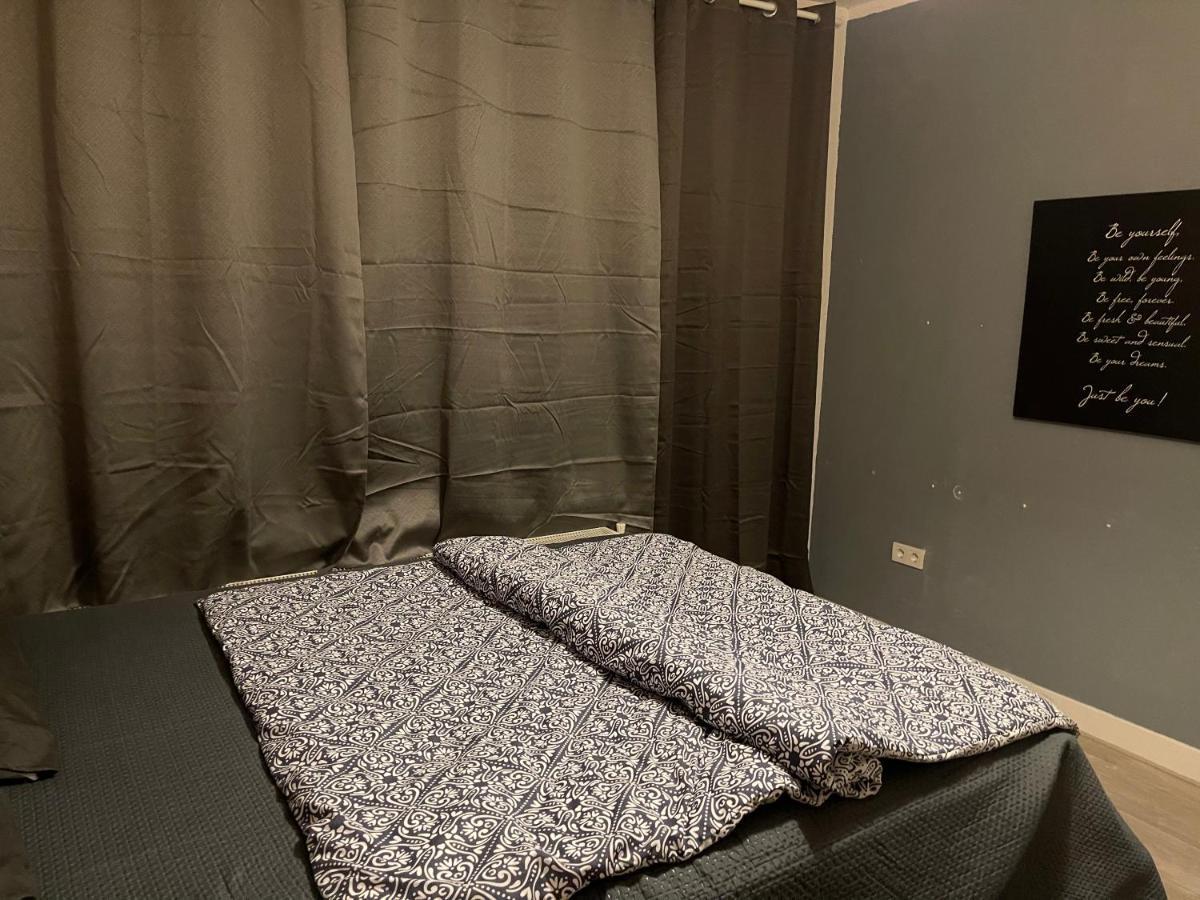 Private Double Bed Room Only With Balcony In Apartment Rotterdam Esterno foto